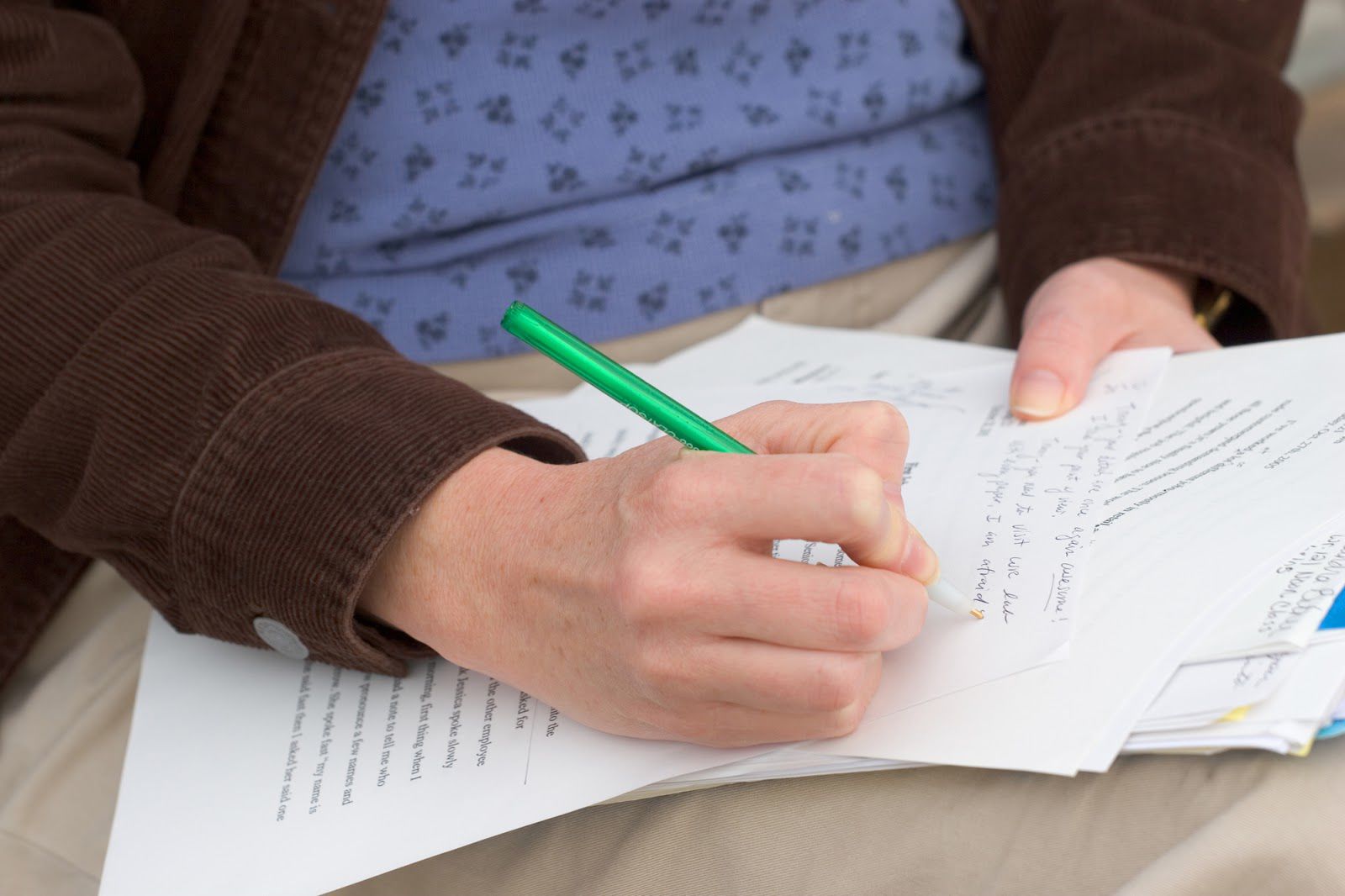 4 Top Books with Guidelines to Master the Art of Essay Writing